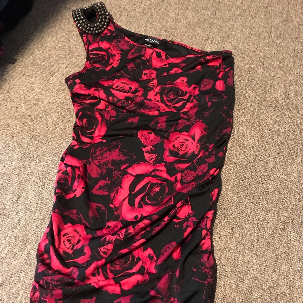 Off one shoulder tight fit